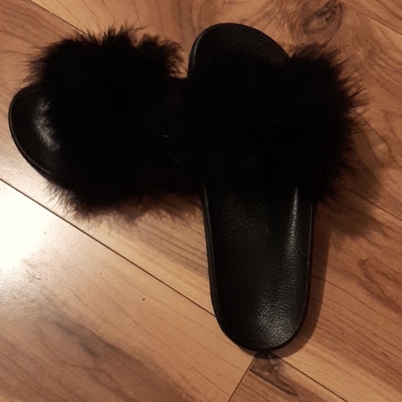 Fashion Nova Shoes - Nova slippers.      Smoke free home